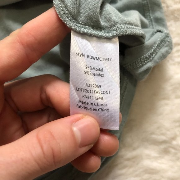 Barefoot dreams Malibu t-shirt light green size small - Picture 7 of 7